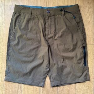 Men’s Dark Khaki City Cargo Shorts Stretch Woven Shorts NWT Size 34
